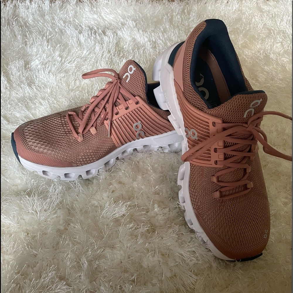 On Cloud Running Shoe Women Size 7.5